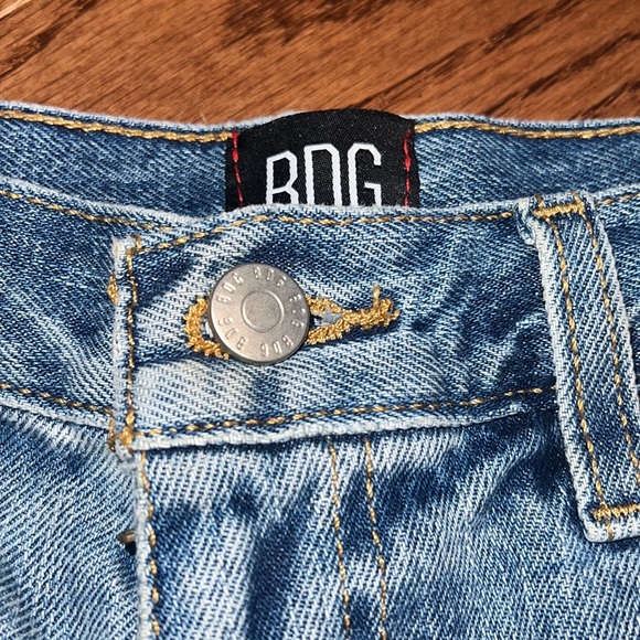 BDG URBAN OUTFITTERS HIGH RISE JEAN MOM SHORTS size 28 - Picture 7 of 10